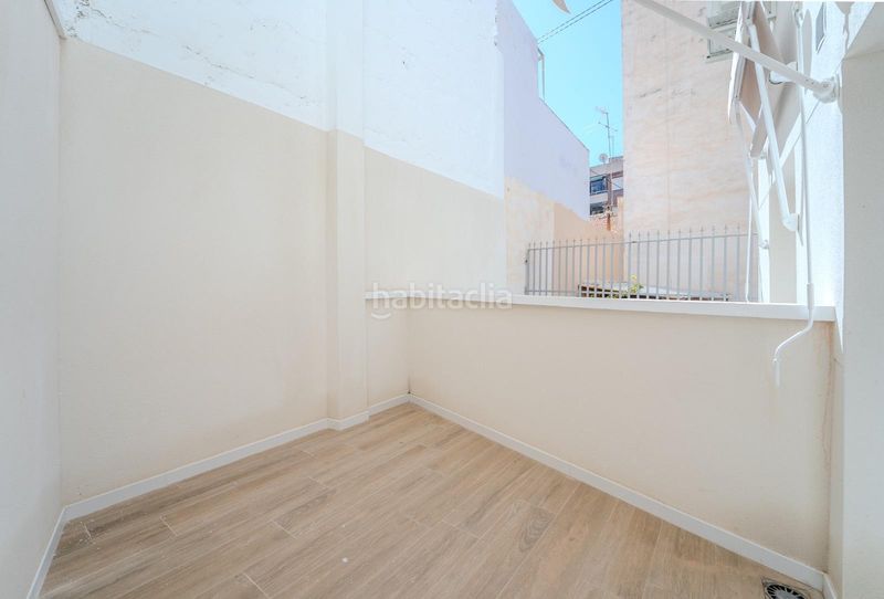 Foto b0ce9b87-2476-4743-bb43-93b34fc59011. Edifici a calle dr buades 6 a Carolinas Altas Alicante