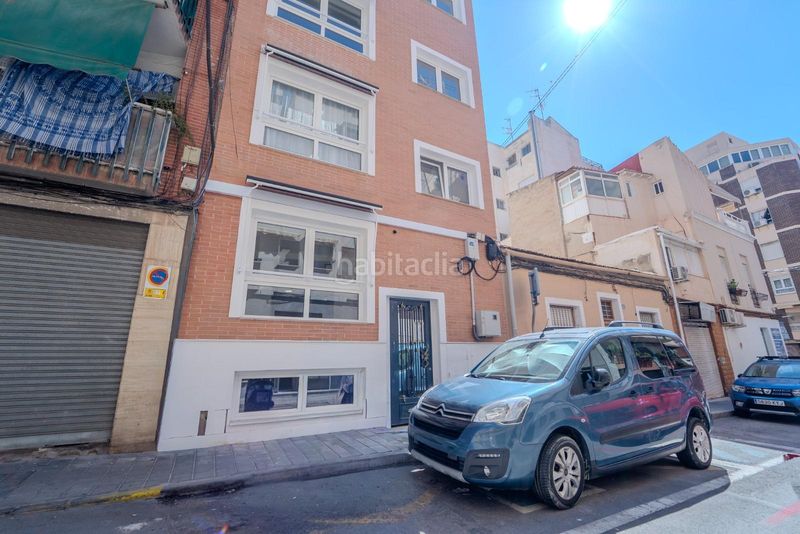 Foto f340cae2-5e89-4b39-b347-0d1950456154. Edifici a calle dr buades 6 a Carolinas Altas Alicante