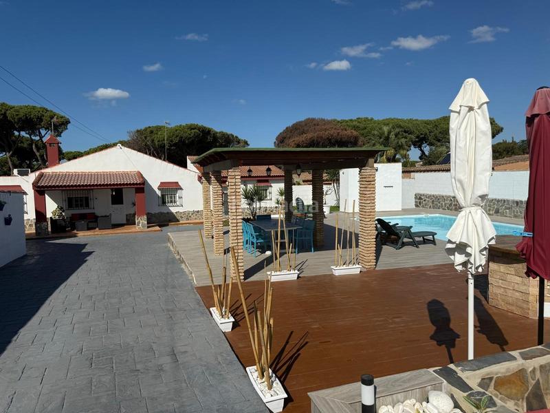 Foto aa94a610-d36a-4b29-ad2c-c0f569819052. Chalet avec parking piscine dans Las Lagunas - Campano Chiclana de la Frontera