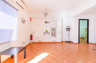 Piso en Núcleo urbano. Oportunidad de local  vivienda!