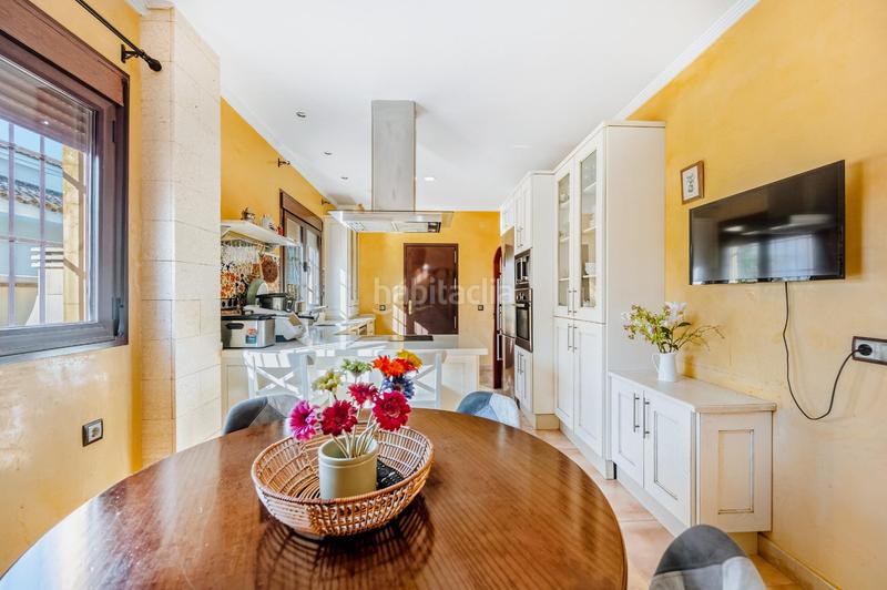 Foto 12354d93-b770-437a-b50b-73b38236e6aa. Chalet mit parking pool in Núcleo urbano Chiclana de la Frontera