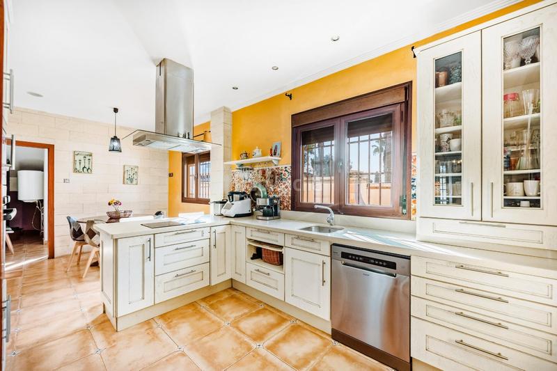 Foto 6f6e2219-4e2e-4131-85a8-49414b99eb52. Chalet mit parking pool in Núcleo urbano Chiclana de la Frontera