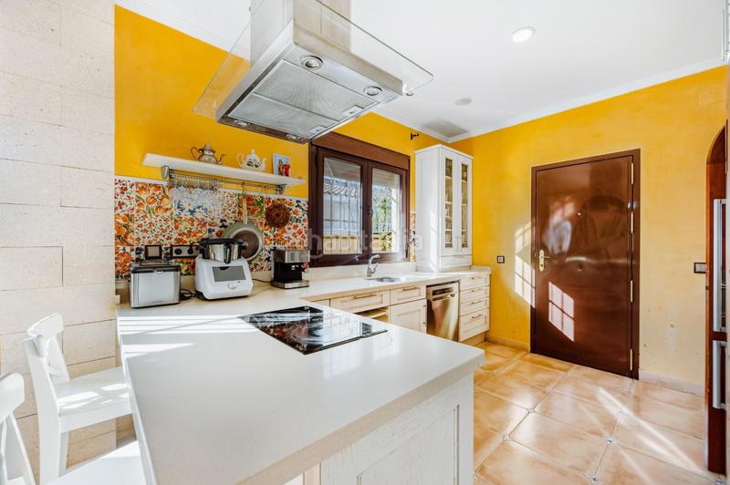 Foto 92051869-0f9a-444a-ae1e-33ca70ba349f. Chalet mit parking pool in Núcleo urbano Chiclana de la Frontera