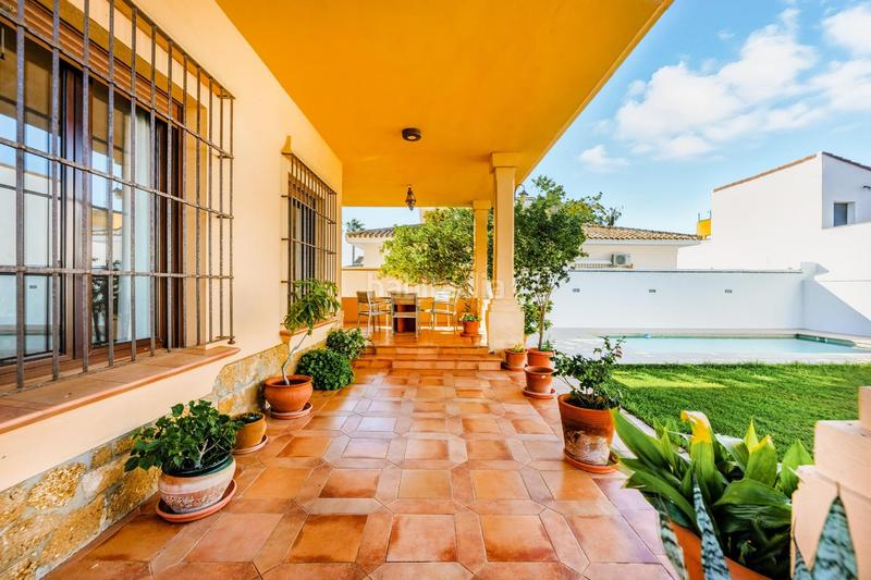 Foto ebd7e042-a1f7-4852-b621-af6dde80f2fc. Chalet mit parking pool in Núcleo urbano Chiclana de la Frontera