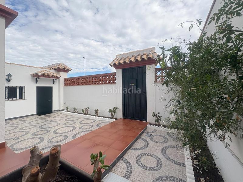 Foto a5729a7b-42ab-4d45-b8bf-b91ab066f8ce. Casa pareada pareado en chiclana en La Banda - Campo de Fútbol Chiclana de la Frontera