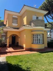 Chalet in La Barrosa. Maravilloso chalet a escasos pasos de la playa