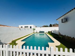 Chalet in Los Franceses - La Vega. Precioso chalet en chiclana de la frontera con piscina