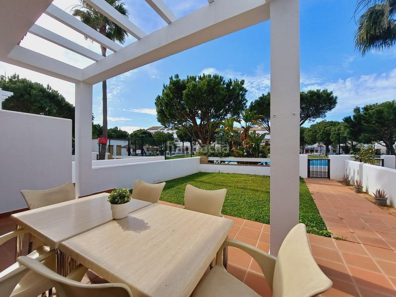 Foto dc001234-0d0c-42ba-b060-b4a0e2baf688. Apartment with parking in La Barrosa Chiclana de la Frontera
