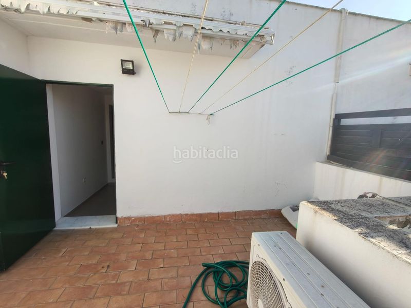 Foto c785cc87-b37b-48c2-89f5-b655a2e8dea5. Casa adossada a Camposoto - Gallineras San Fernando