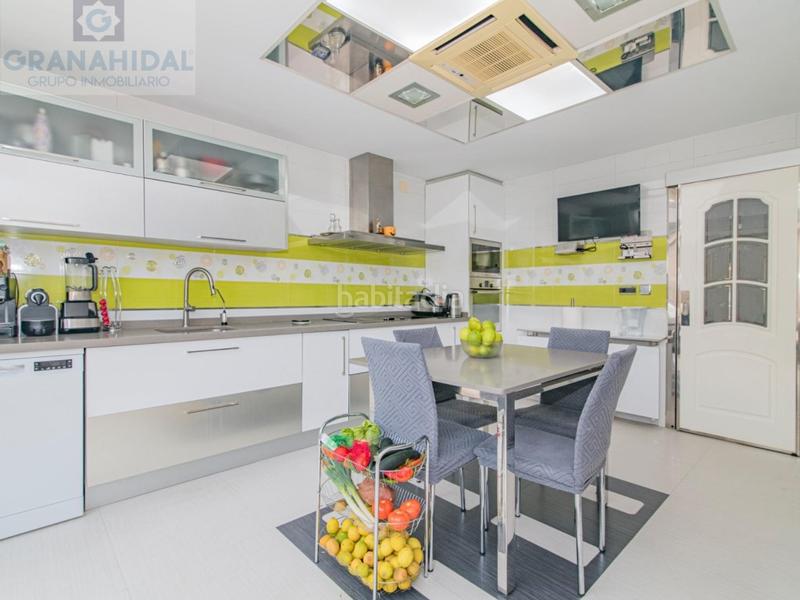 Foto d14b3892-dbb3-4481-9649-410eea5dd1cd. Casa  con local vivienda en Maracena