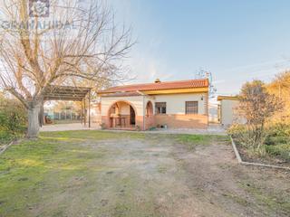 Terreny residencial  N/a. Venta de parcela rustica con casa y piscina