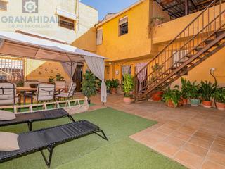Casa  N/a. Venta de casa en albolote a 2 calles zona policia local