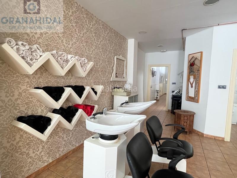Foto 0b5f9504-6ebe-4ea9-9c7b-7eb9cfaaf5bf. Alquiler local comercial salon de peluqueria y estetica en Atarfe