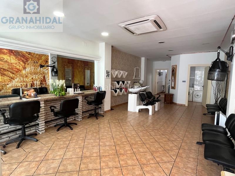 Foto 0d5c34d9-1dc2-465b-9364-4afb40194b5b. Alquiler local comercial salon de peluqueria y estetica en Atarfe