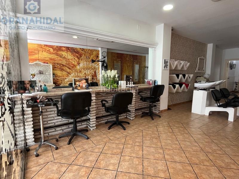 Foto 3d479948-659f-4ed6-a046-f08eb2b1c168. Alquiler local comercial salon de peluqueria y estetica en Atarfe