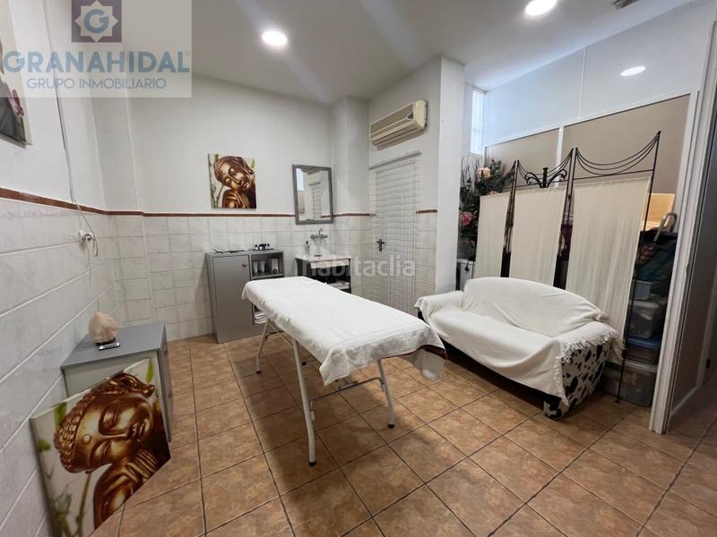 Foto 5ef9ce3e-eeab-44ef-aea4-58bb2e29360f. Alquiler local comercial salon de peluqueria y estetica en Atarfe