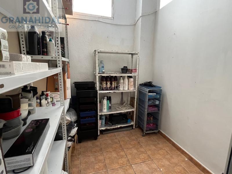 Foto ea2f39f8-b3ea-48b1-bbb3-294566ac7d23. Alquiler local comercial salon de peluqueria y estetica en Atarfe