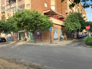 Location Local commercial  Calle torre de peralada. Local comercial en zona ideal