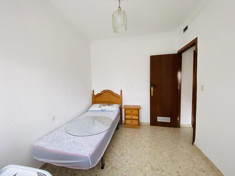 Foto c3d57a4e-6355-49e2-870a-7b6b5d2fa688. Alquiler piso estudiantes!! piso de 4 dormitorios en calle san rómulo en Granada
