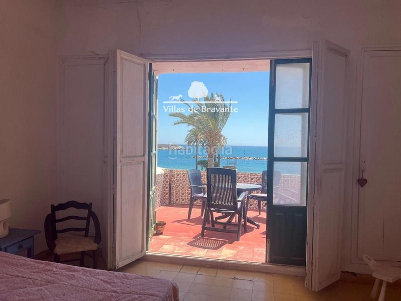 Foto 237a081d-1535-4c75-b640-8ffc78488778. Casa alegre y luminosa casa frente al mar. en primera línea de playa . en Garrucha