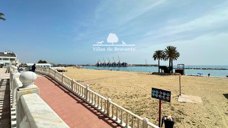 Foto 375c269a-36bd-495a-80d5-31faa16b2e0d. Casa alegre y luminosa casa frente al mar. en primera línea de playa . en Garrucha