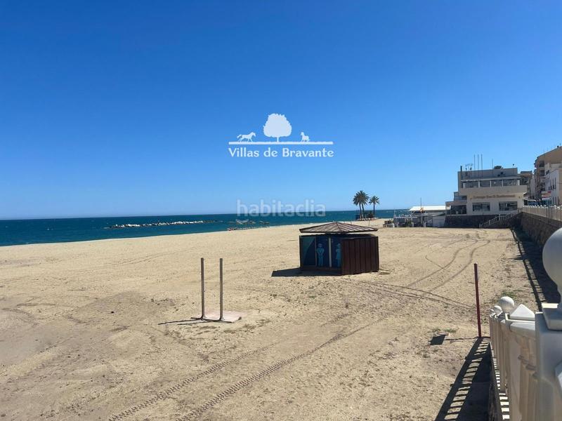 Foto be36e5e5-02e5-43f4-99f5-1edb2bd98810. Casa alegre y luminosa casa frente al mar. en primera línea de playa . en Garrucha