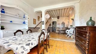 Casa  Malecon del pr. Alegre y luminosa casa frente al mar. en primera línea de playa