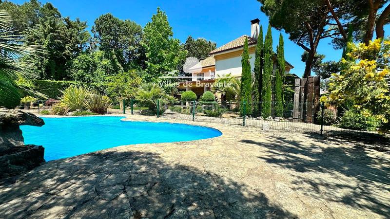 Foto 15881cbf-5fdb-4fa7-9016-222a00eeaaf9. Chalet mit heizung parking pool in Parque de la Coruña-Las Suertes Collado Villalba