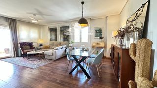 Piso en Sector S. Elegante vivienda de 3 habitaciones y 2 cuartos de baño en una d