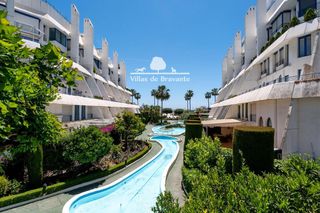 Dúplex  Ramon gomez de la serna. Bonita y alegre vivienda de 2 habitaciones, 3 baños, garaje y tr