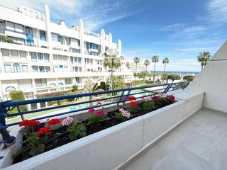 Dúplex  Ramon gomez de la serna. Bonita y alegre vivienda de 2 habitaciones, 3 baños, garaje y tr