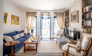 Dúplex  Ramon gomez de la serna. Bonita y alegre vivienda de 2 habitaciones, 3 baños, garaje y tr