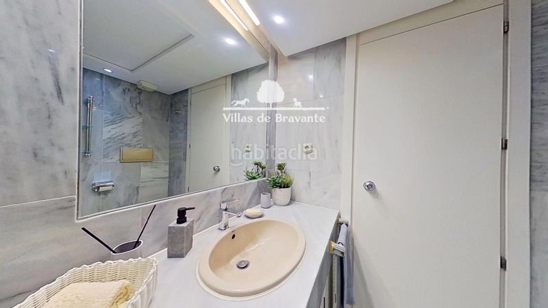 Foto d5b26596-a620-4ac0-92b8-07e0f57e353a. Dúplex amb calefacció aparcament piscina a Playa de la Fontanilla Marbella