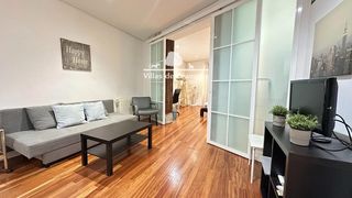 Appartement  Bailen. Precioso y acogedor bajo reformado en 2 apartamentos de una habi