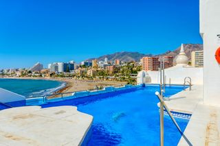 Apartament  Avenida juan sebastian elcano. Apartamento en puerto marina, 1ª línea de playa.