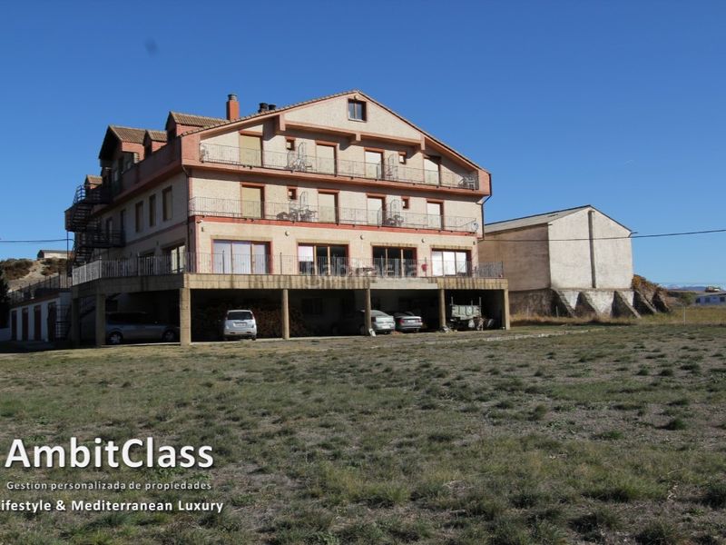 Foto c6b02732-549d-43ad-97b4-93b50a232ad0. Edificio  hotelero en Puente la Reina de Jaca