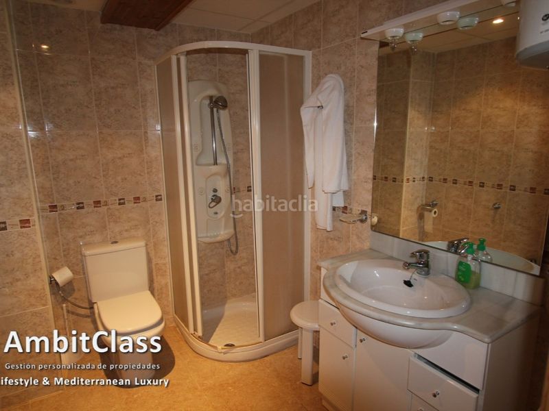 Foto f880f1af-1468-4061-a93c-caa248585116. Edificio  hotelero en Puente la Reina de Jaca
