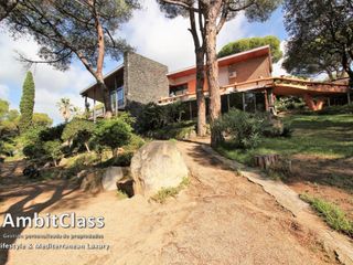 Chalet en Cabrera de Mar. Gran propiedad en una sola planta en cabrera de mar