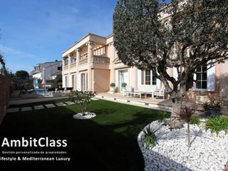 Chalet  N/a. Un oasis mediterráneo junto al puerto deportivo de premiá de mar