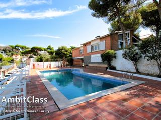 Chalet  N/a. Casa exclusiva con piscina y gran jardín en el canyet  badalona
