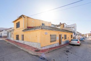 Reihenhaus  Calle islas baleares. Bonita adosada en atarfe!