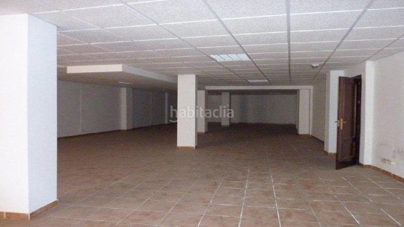 Foto a166415b-33d0-457e-8eae-fd4c3ca6192e. Local comercial gran local en la zubia!! en La Zubia Ciudad Zubia (La)
