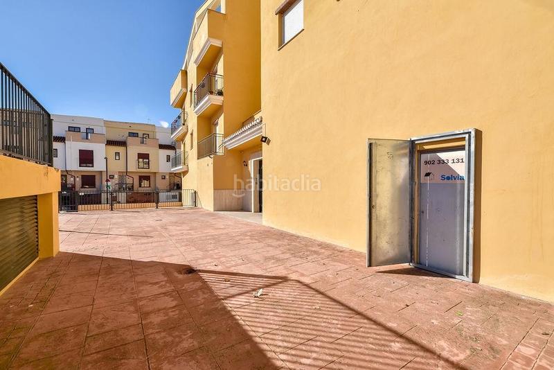 Foto 1da41b42-29a8-4fb1-902a-bf8e32bdf4e8. Local comercial local de banco !! en Atarfe