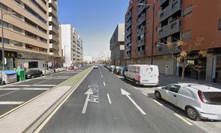 Local Comercial a Campus de la Salud. Estupendo local en esquina junto al pts!