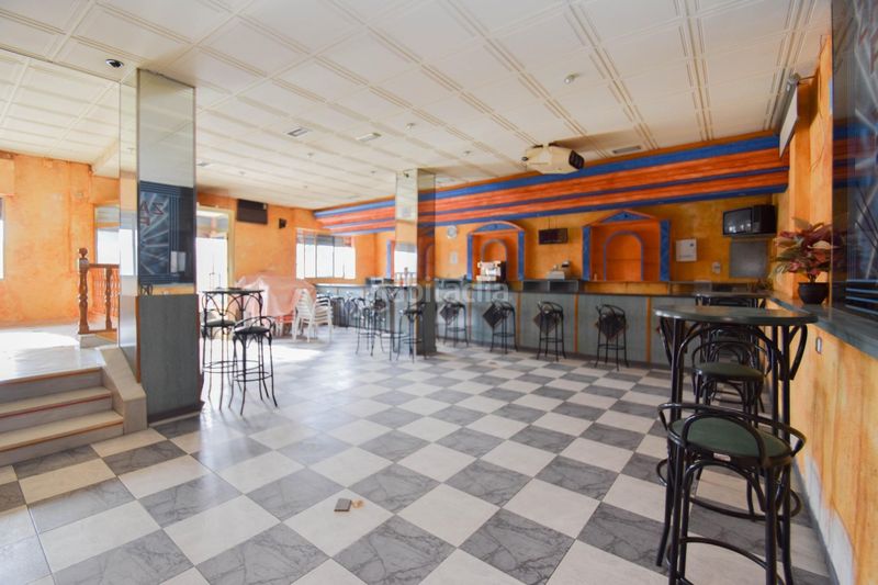 Foto c6aa7e48-4ce7-4b6e-8aae-80bedc93fde0. Local comercial a Pinos Puente