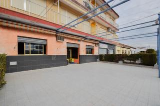 Local Comercial en Pinos Puente