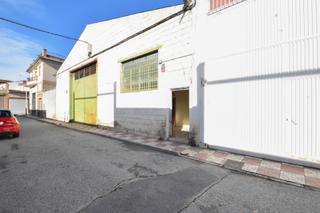 Bâtiment à usage industriel à Pinos Puente. Nave con patio en la mejor zona de pinos puente!
