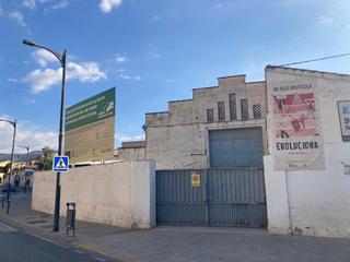 Terreny residencial  Calle de juan carlos i. Atención promotores!! oportunidad en el centro de otura!!