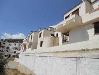 Edifici a Alpujarra de la Sierra. Obra parada en venta en golco