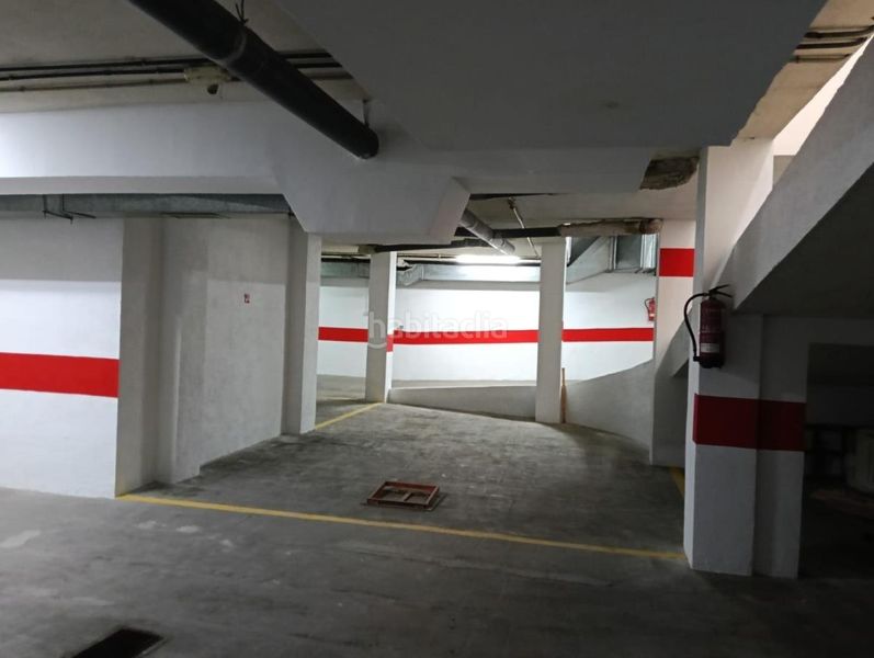 Foto f2494841-70f2-4ae8-9fff-f843e34d340c. Aparcament cotxe a Santa Fe
